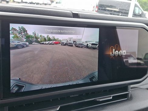 New 2025 Jeep Gladiator Sport image 12