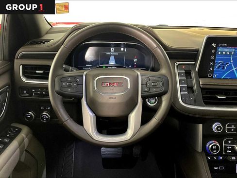 Used 2023 GMC Yukon XL SLT image 1