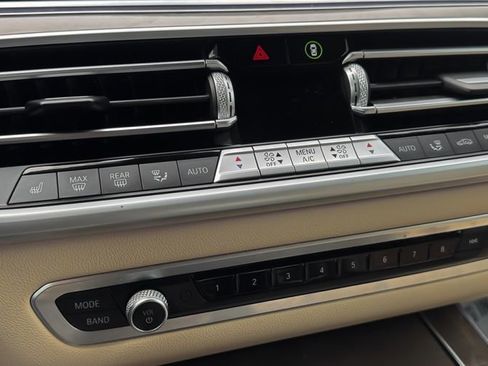 Used 2021 BMW X5 xDrive40i w/ M Sport Package AWD/4WD image 28