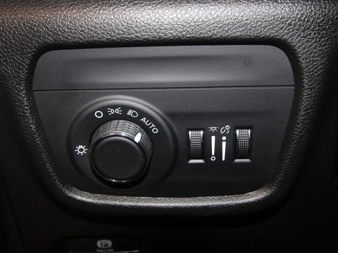 Used 2022 Jeep Grand Cherokee Laredo w/ Luxury Tech Group I image 9