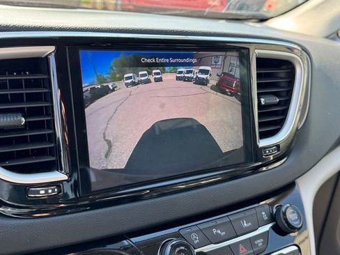 Used 2023 Chrysler Pacifica Touring-L FWD image 26