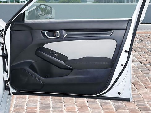Used 2022 Honda Civic LX image 13