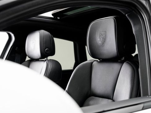 Used 2025 Porsche Macan image 10