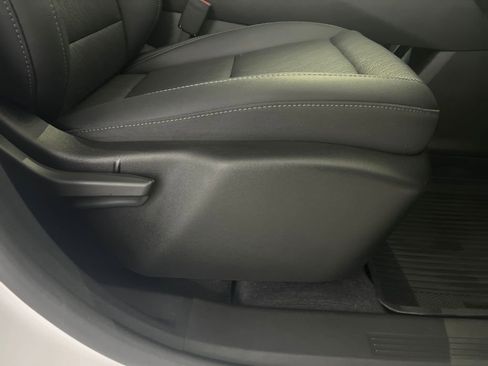 Used 2025 Chevrolet Equinox LT w/ Convenience Package II image 59