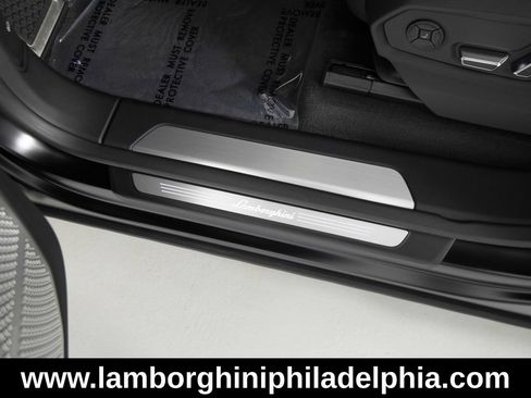 Used 2022 Lamborghini Urus AWD/4WD image 16
