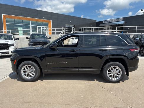 New 2025 Jeep Grand Cherokee Laredo X w/ Luxury Tech Group I image 2