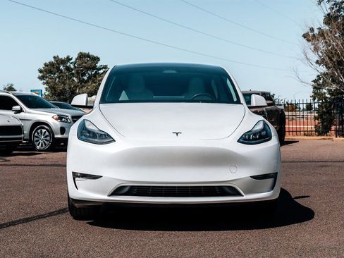Used 2025 Tesla Model Y Long Range AWD/4WD image 2