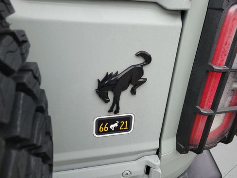 Used 2023 Ford Bronco Wildtrak image 11