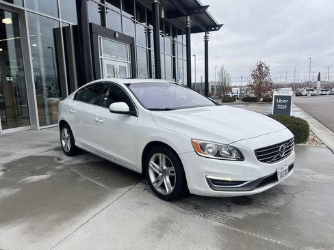 Used 2014 Volvo S60 T5 image 3