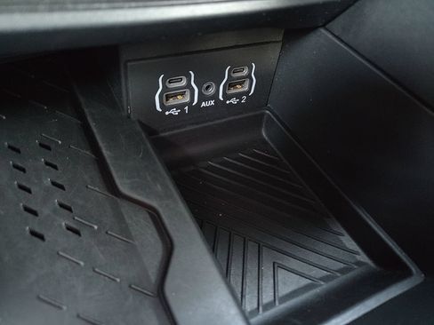 Used 2025 Chrysler Pacifica Limited FWD image 22