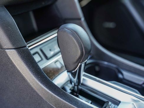 Used 2024 Subaru Ascent Touring image 19