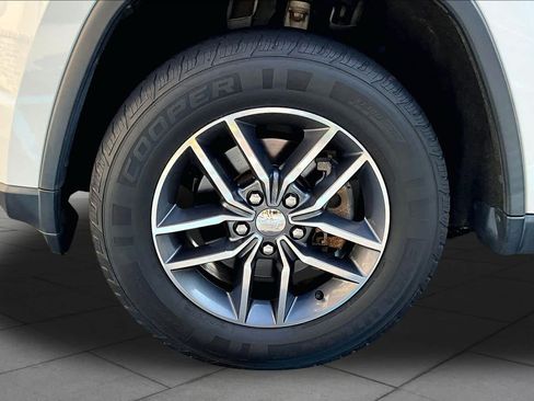 Used 2018 Jeep Grand Cherokee Limited w/ Trailer Tow Group IV AWD/4WD image 11