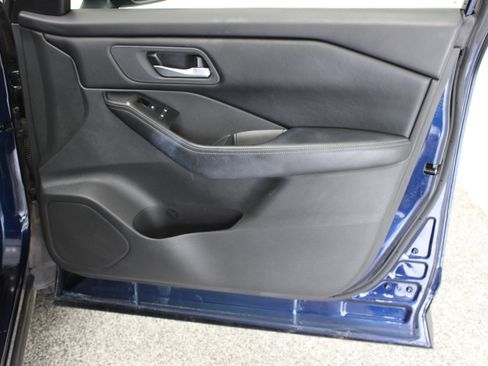 Used 2025 Nissan Rogue SV FWD image 34