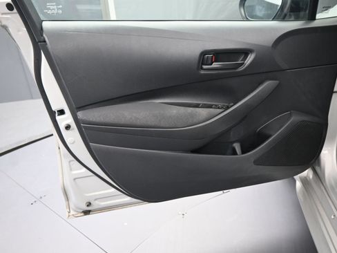 Used 2022 Toyota Corolla LE image 16