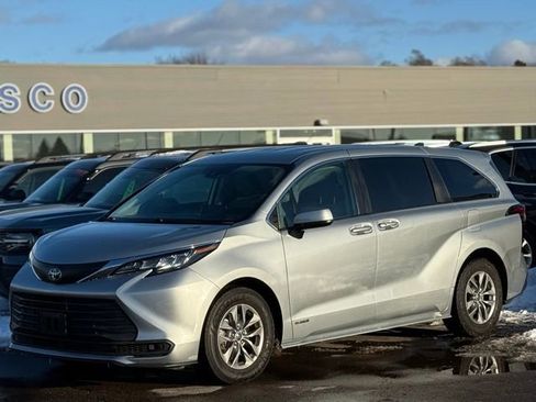 Used 2021 Toyota Sienna LE image 27