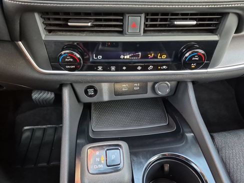 Used 2024 Nissan Rogue SV FWD image 26