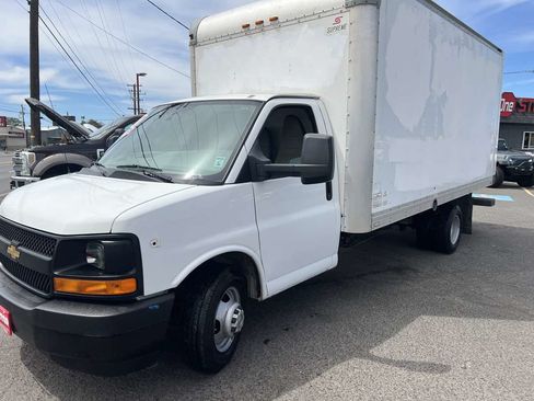 Used 2017 Chevrolet Express 3500 Extended RWD image 3