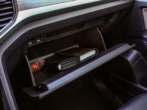 Used 2021 Volkswagen Atlas Cross Sport SE image 18