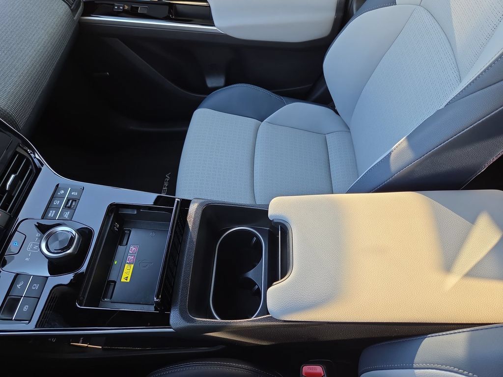 Used 2025 Subaru Solterra AWD/4WD image 22
