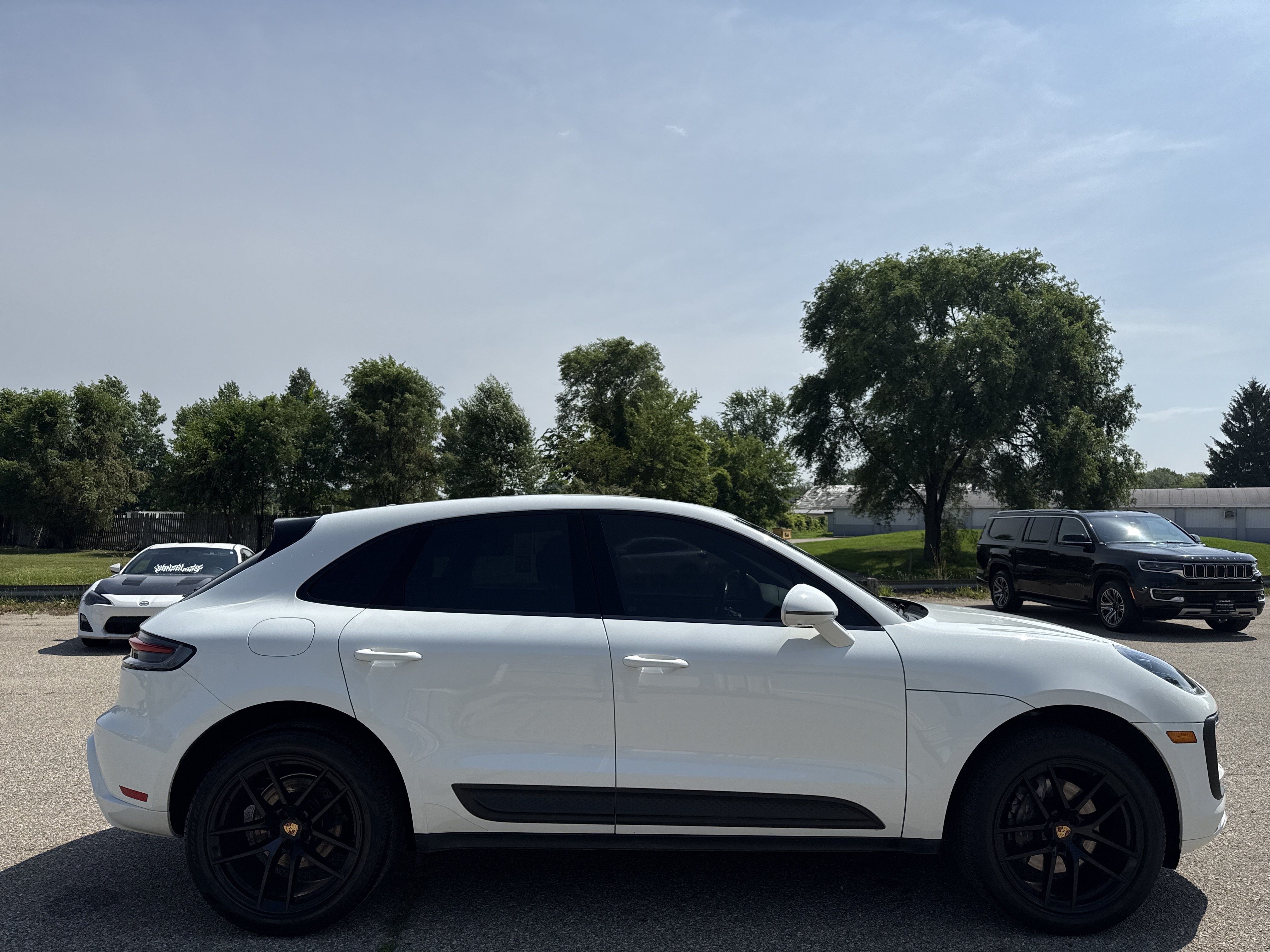 Used 2023 Porsche Macan Turbo AWD/4WD image 2