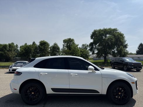 Used 2023 Porsche Macan Turbo AWD/4WD image 2