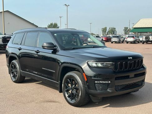 Used 2022 Jeep Grand Cherokee L Limited w/ Luxury Tech Group II AWD/4WD image 7