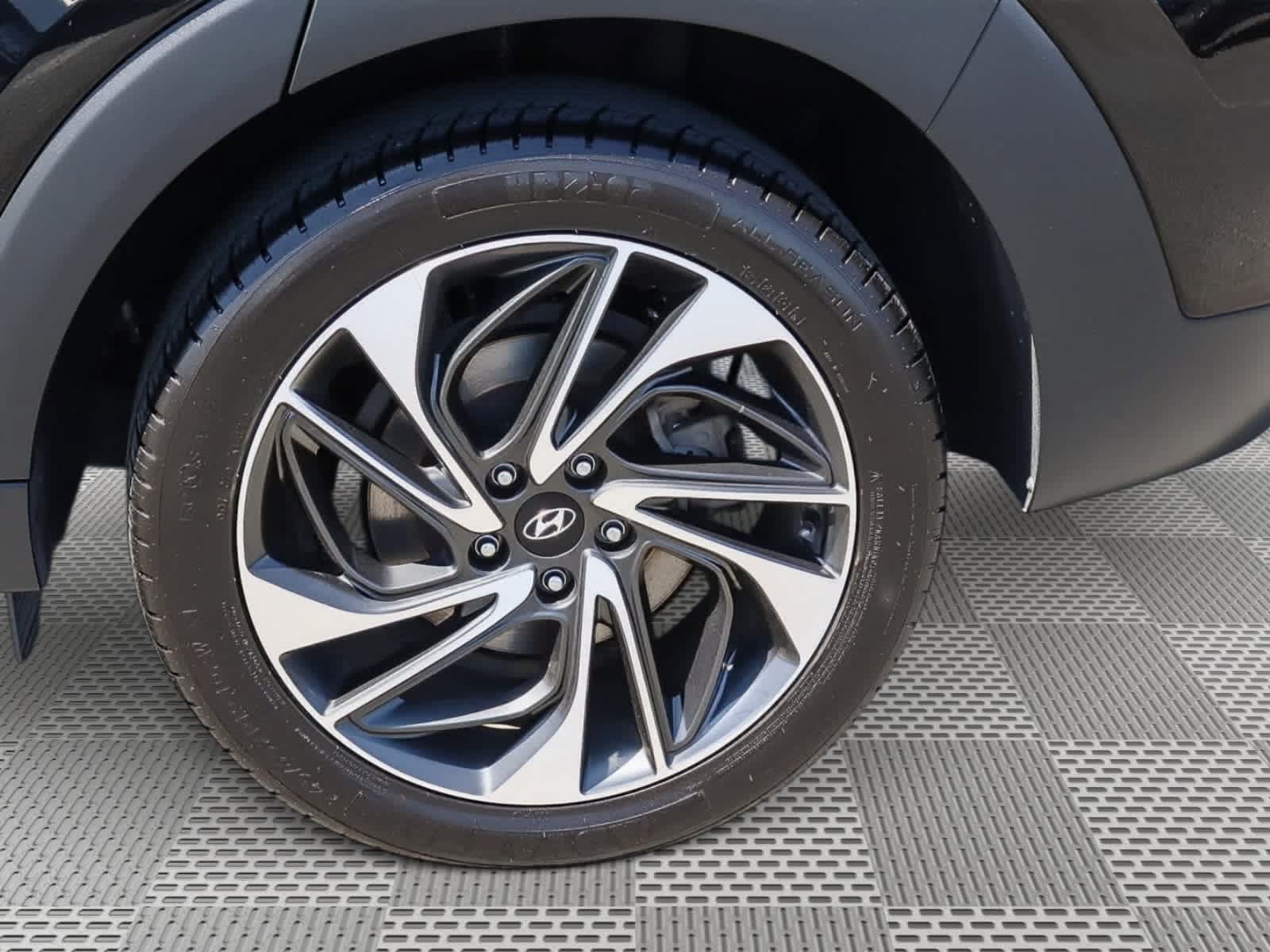 Used 2020 Hyundai Tucson Sport FWD image 13