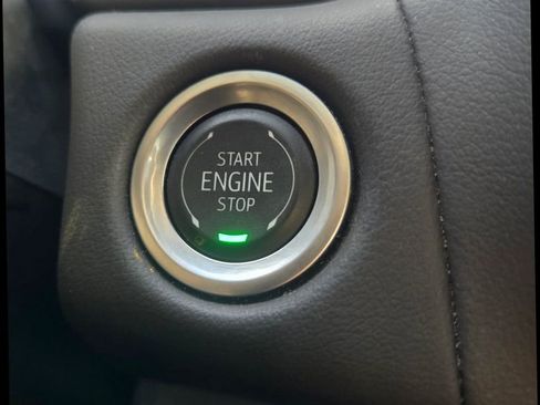 Used 2024 Chevrolet Suburban LT image 30