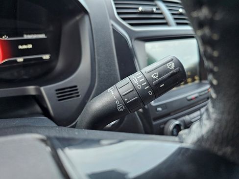 Used 2018 Ford Explorer XLT w/ Equipment Group 202A image 49