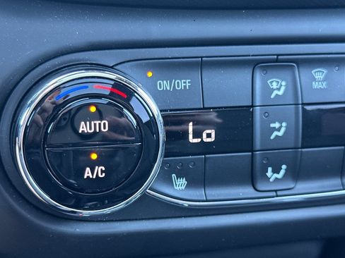 Used 2023 Chevrolet TrailBlazer RS w/ Sun and Liftgate Package FWD image 28