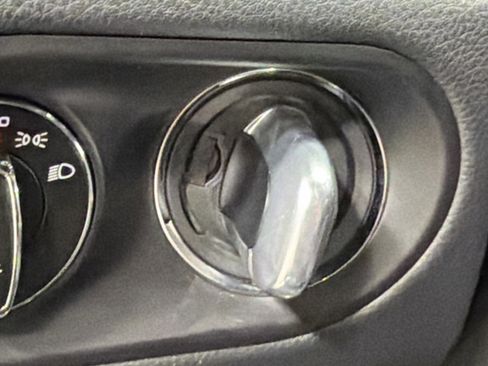 Used 2025 Porsche Macan image 37