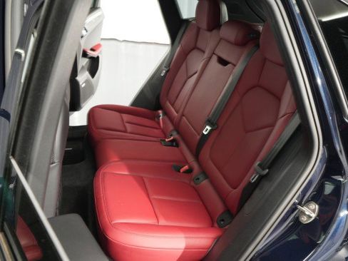 Used 2022 Porsche Macan AWD/4WD image 47