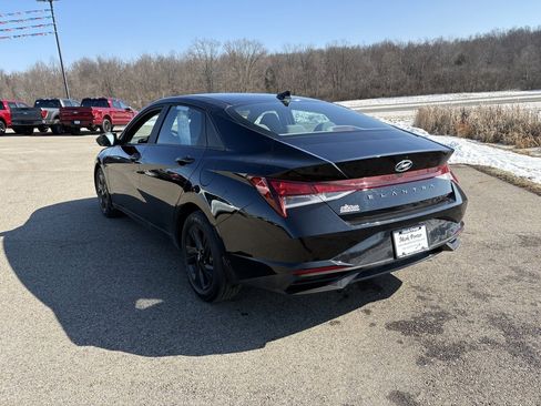 Used 2023 Hyundai Elantra SEL image 3