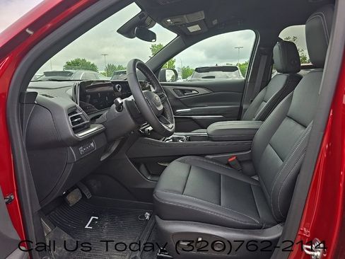 Used 2025 Chevrolet Traverse LT w/ Driver Confidence Package AWD/4WD image 11
