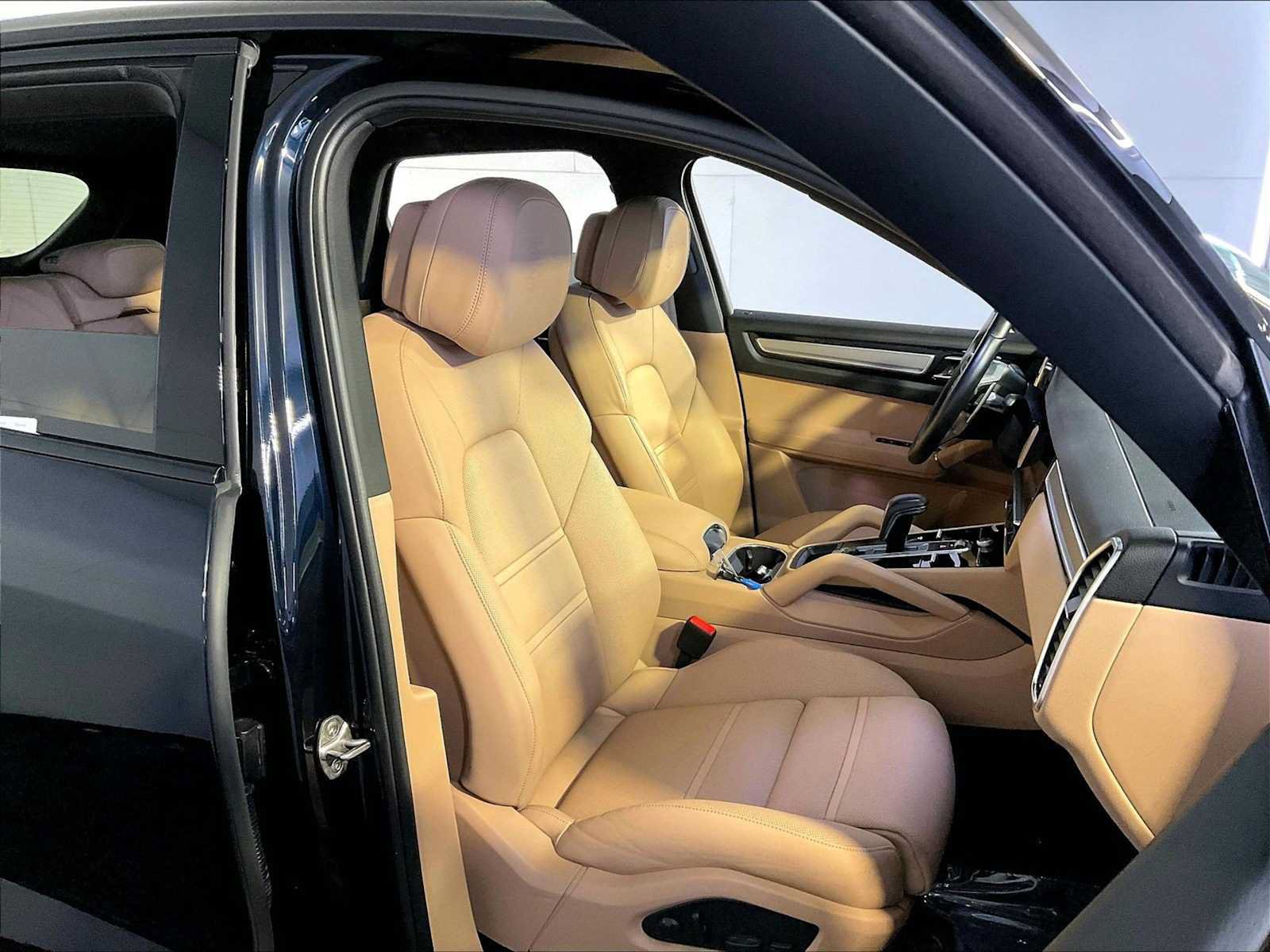 Certified 2022 Porsche Cayenne Platinum Edition AWD/4WD image 18