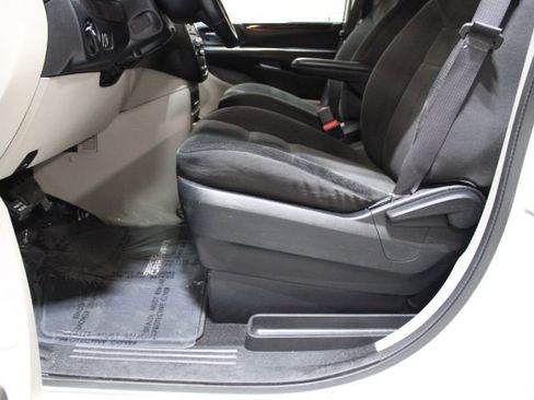 Used 2017 Dodge Grand Caravan SE w/ Power Window Group FWD image 18
