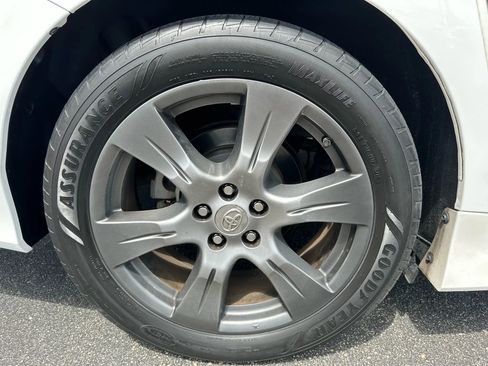 Used 2017 Toyota Sienna SE image 35