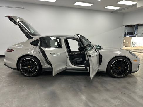 Used 2018 Porsche Panamera 4S image 33
