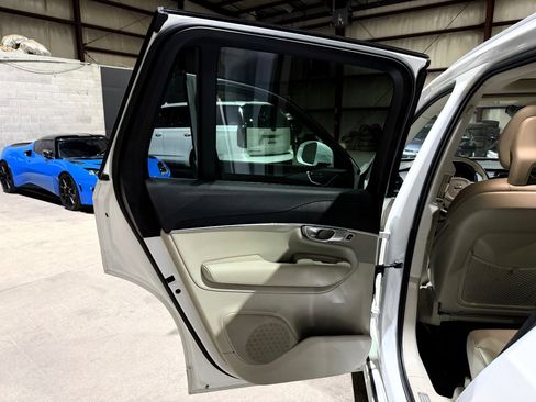 Used 2020 Volvo XC90 T5 Momentum w/ Protection Package Premier FWD image 15