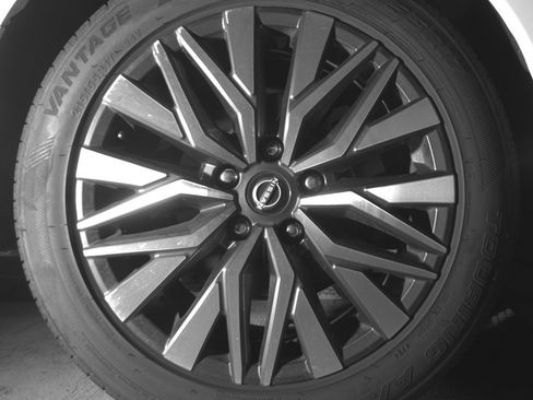 Used 2025 Nissan Altima 2.5 SV FWD image 15