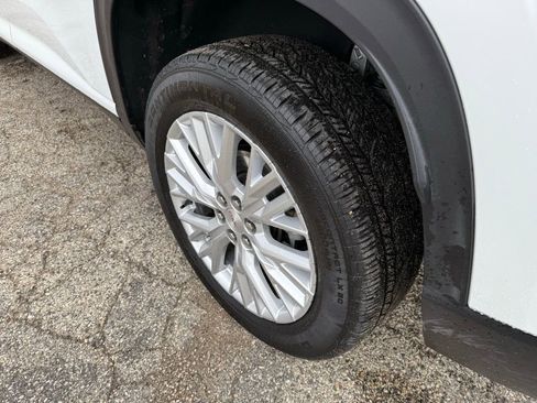 Used 2024 GMC Acadia Elevation image 12