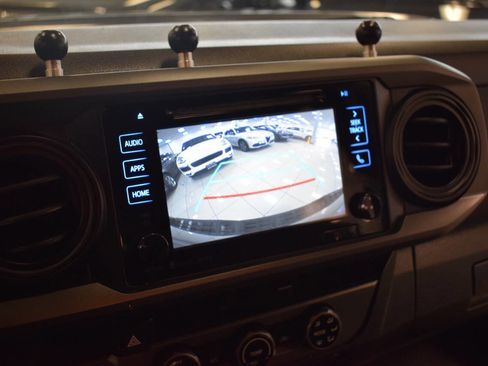 Used 2017 Toyota Tacoma TRD Off-Road image 61