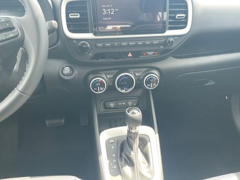 New 2025 Hyundai Venue Limited image 12