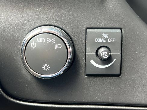 Used 2015 Chevrolet Express 4500 RWD image 32