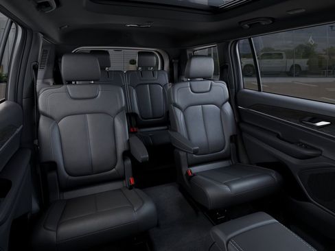 New 2025 Jeep Grand Cherokee L Limited w/ Black Appearance Package AWD/4WD image 15