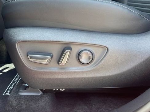 New 2026 Toyota Highlander XSE AWD/4WD image 32