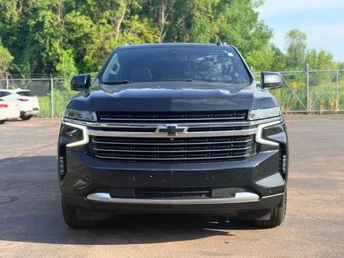 Used 2021 Chevrolet Suburban LT w/ LT Signature Package AWD/4WD image 2