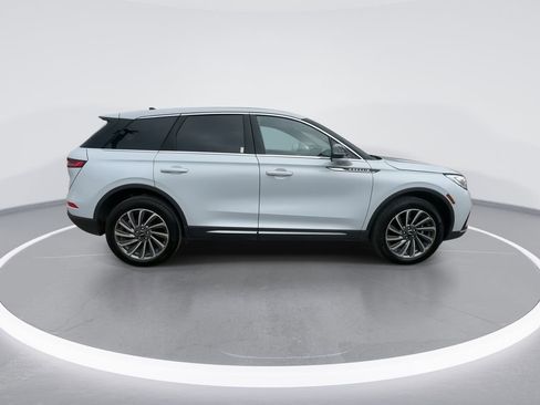 Used 2025 Lincoln Corsair Reserve image 9