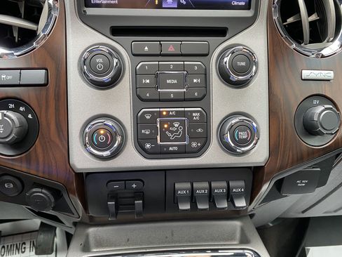 Used 2016 Ford F250 Lariat w/ Lariat Ultimate Package AWD/4WD image 28