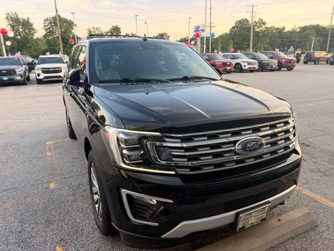 Certified 2018 Ford Expedition Limited w/ Equipment Group 301A AWD/4WD image 2